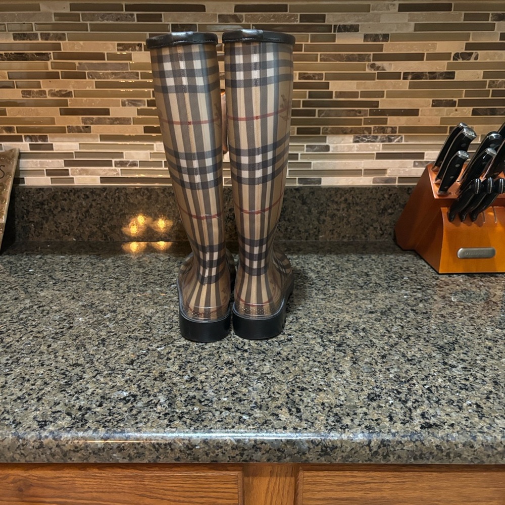 Burberry Checkered Tall Rain Boots-ALMOST NEW - Picture 4 of 8